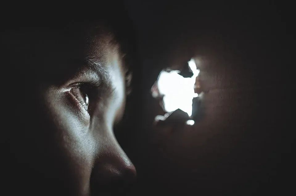 說謊的孩子要不要當(dāng)場戳穿他？