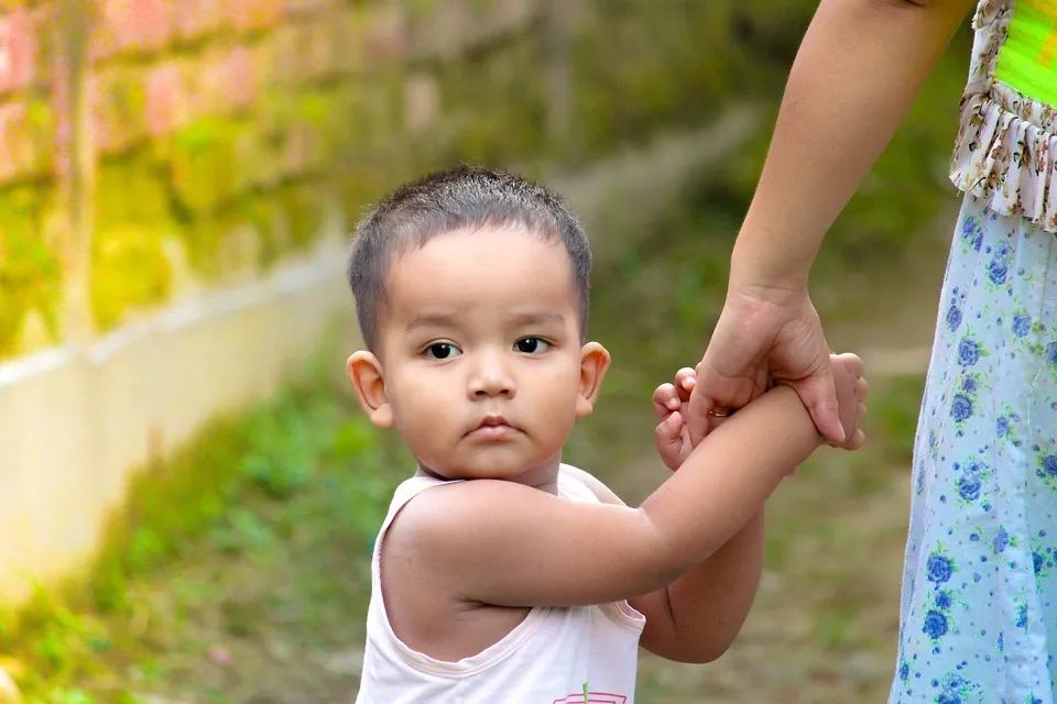 說謊的孩子要不要當(dāng)場戳穿他？