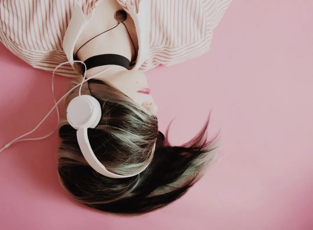 排隊(duì)8小時(shí)500元買杯奶茶，這種瘋狂有心理依據(jù)嗎？