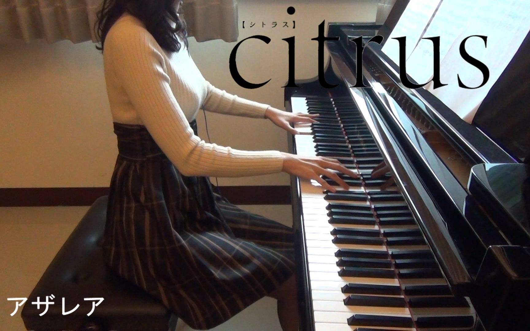 撩裙子，賣弄私密部位，女網(wǎng)紅的底褲就是底線