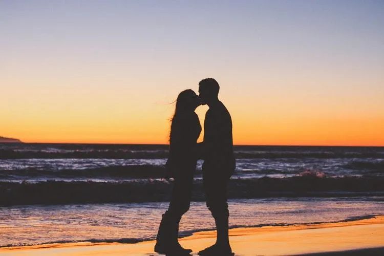 結(jié)婚不到半年，發(fā)現(xiàn)不合適應(yīng)該離婚嗎?  