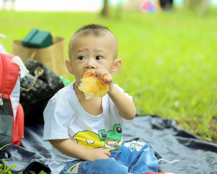 為什么寶寶和其他孩子一起吃飯會更香？