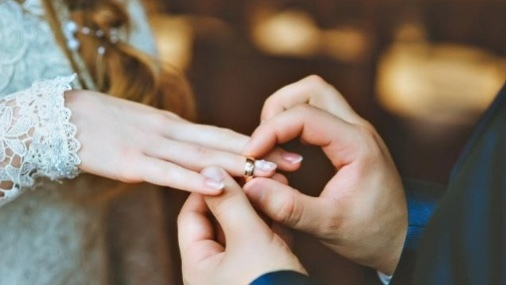 結婚是要選擇愛自己的還是自己愛的