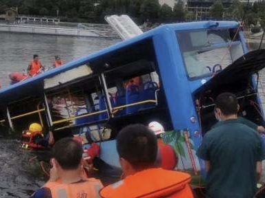 如何看待公交車司機(jī)蓄意報(bào)復(fù)社會(huì)？為什么會(huì)有這種情況？