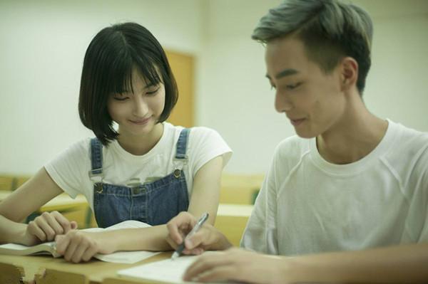 發(fā)現(xiàn)學(xué)生早戀應(yīng)該怎么處理？